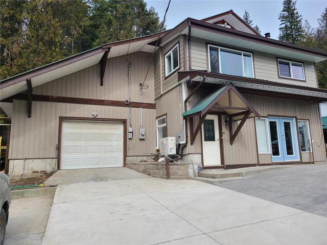 6327 Squilax Anglemont Road, House detached with 4 bedrooms, 4 bathrooms and 4 parking in Columbia Shuswap F BC | Image 1