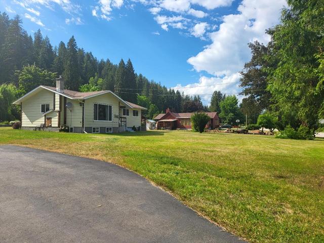 2644 10th Avenue, House detached with 4 bedrooms, 2 bathrooms and null parking in Castlegar BC | Image 32