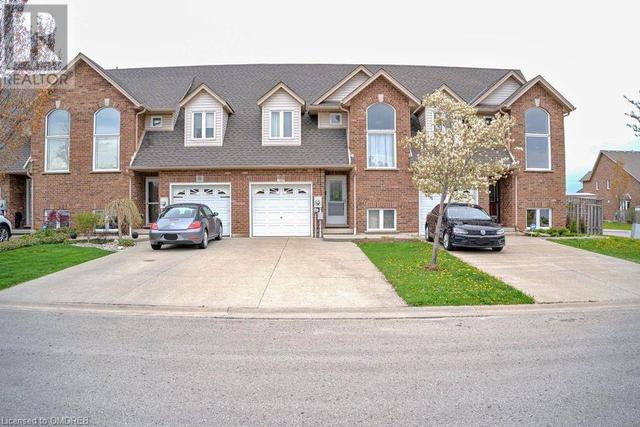 21 Bluegrass Crescent, House attached with 2 bedrooms, 2 bathrooms and 2 parking in St. Catharines ON | Image 1