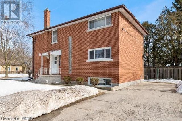 115 Roxborough Avenue, Condo with 2 bedrooms, 1 bathrooms and null parking in Kitchener ON | Image 1