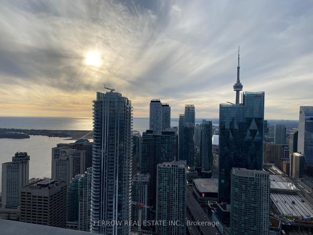 7001 - 55 Cooper St, Condo with 2 bedrooms, 2 bathrooms and 0 parking in Toronto ON | Image 7