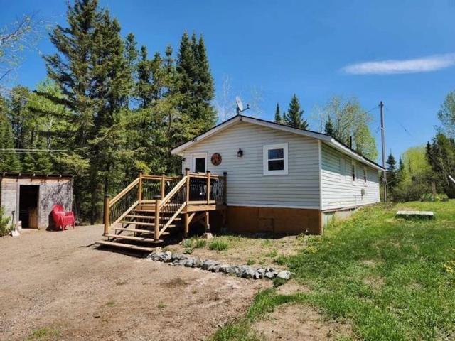 3695 Salmi Rd, House detached with 3 bedrooms, 1 bathrooms and null parking in Thunder Bay, Unorganized ON | Image 2