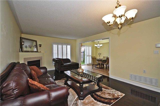 982 Delgado Dr, House attached with 3 bedrooms, 4 bathrooms and 4 parking in Mississauga ON | Image 6