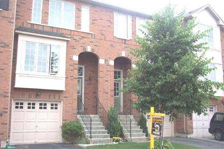 67 - 2 Claybrick Crt, Townhouse with 3 bedrooms, 2 bathrooms and 1 parking in Brampton ON | Image 1