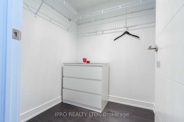 1106 - 525 Adelaide St W, Condo with 3 bedrooms, 2 bathrooms and 1 parking in Toronto ON | Image 17