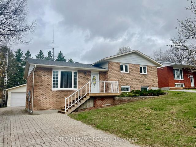 31 Spohn Dr, House detached with 3 bedrooms, 2 bathrooms and 6 parking in Penetanguishene ON | Image 1