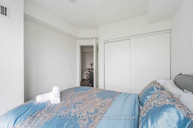 1909 - 159 Wellesley St E, Condo with 2 bedrooms, 1 bathrooms and 0 parking in Toronto ON | Image 4