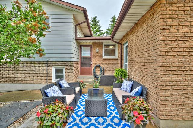 18 Valencia Dr, House detached with 3 bedrooms, 3 bathrooms and 5 parking in St. Catharines ON | Image 28
