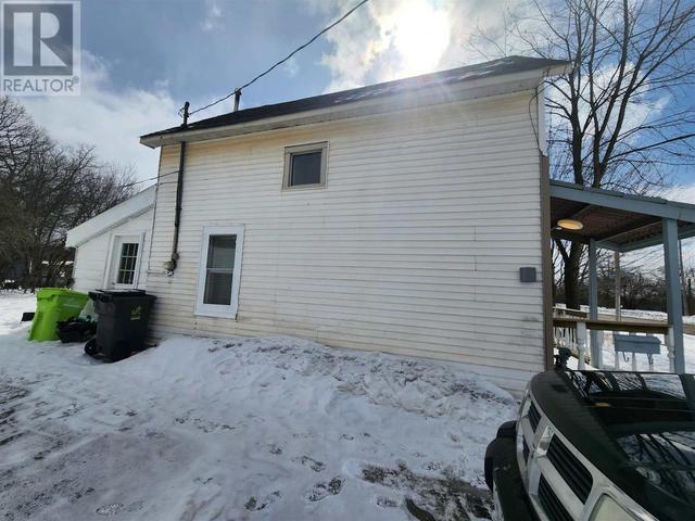 36 Fauquier Ave, House detached with 2 bedrooms, 1 bathrooms and null parking in Sault Ste. Marie ON | Image 2