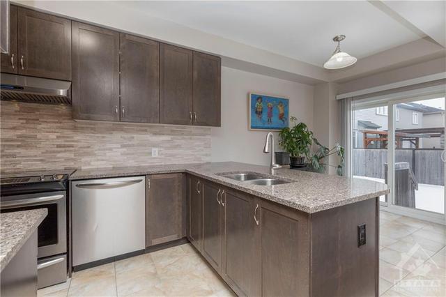 47 Tapadero Avenue, Townhouse with 3 bedrooms, 4 bathrooms and 3 parking in Ottawa ON | Image 8
