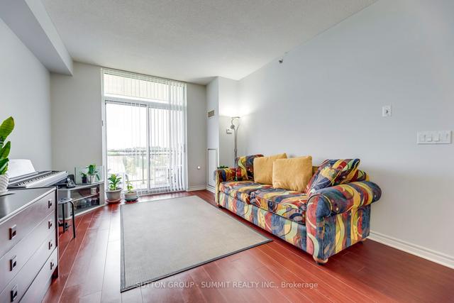 701 - 810 Scollard Crt, Condo with 1 bedrooms, 1 bathrooms and 1 parking in Mississauga ON | Image 3