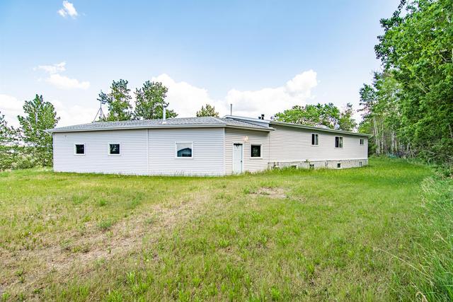 40210 Range Road 233, House detached with 7 bedrooms, 3 bathrooms and null parking in Lacombe County AB | Image 2
