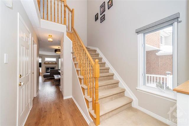95 Gray Crescent, Townhouse with 3 bedrooms, 3 bathrooms and 3 parking in Ottawa ON | Image 2