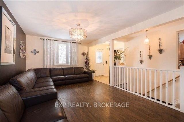 2010 Stonehouse Cres, House detached with 3 bedrooms, 2 bathrooms and 10 parking in Mississauga ON | Image 4