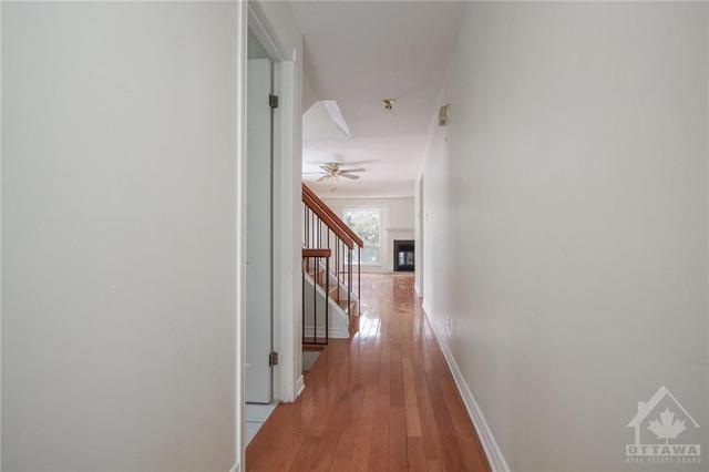 24 Gladecrest Court, Townhouse with 3 bedrooms, 3 bathrooms and 2 parking in Ottawa ON | Image 2