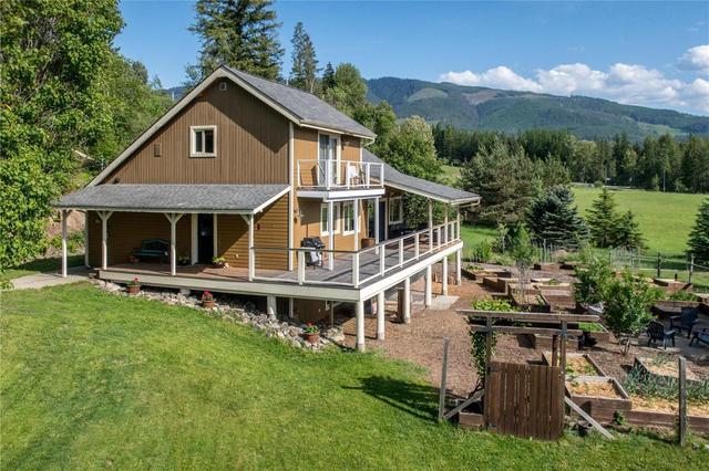 575 North Fork Road, House detached with 4 bedrooms, 2 bathrooms and 2 parking in North Okanagan E BC | Image 1