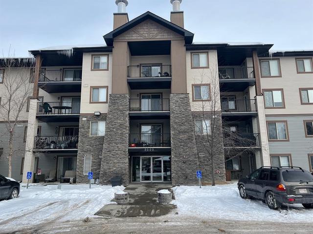2123 - 8 Bridlecrest Drive Sw, Condo with 1 bedrooms, 1 bathrooms and 1 parking in Calgary AB | Image 1