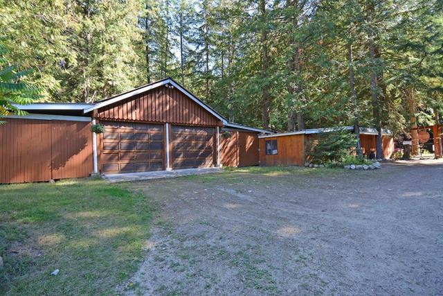 5730 Cedar Creek Road, House detached with 3 bedrooms, 3 bathrooms and null parking in Central Kootenay H BC | Image 60
