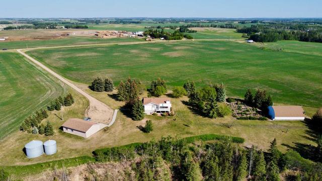 38118 Range Road 235, House detached with 4 bedrooms, 2 bathrooms and 8 parking in Red Deer County AB | Image 39