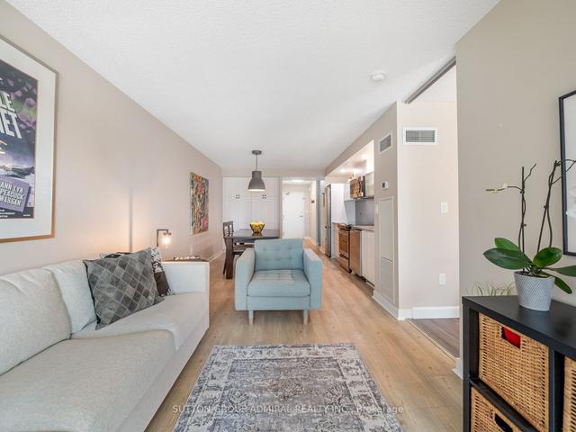 925 - 4k Spadina Ave, Condo with 2 bedrooms, 2 bathrooms and 1 parking in Toronto ON | Image 2
