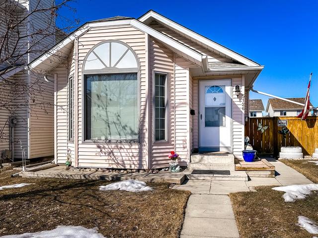 5126 Erin Place Se, House detached with 3 bedrooms, 2 bathrooms and 1 parking in Calgary AB | Image 2