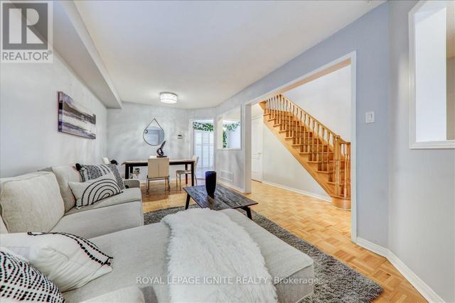 104 Lucena Cres, House attached with 3 bedrooms, 3 bathrooms and 3 parking in Vaughan ON | Image 11