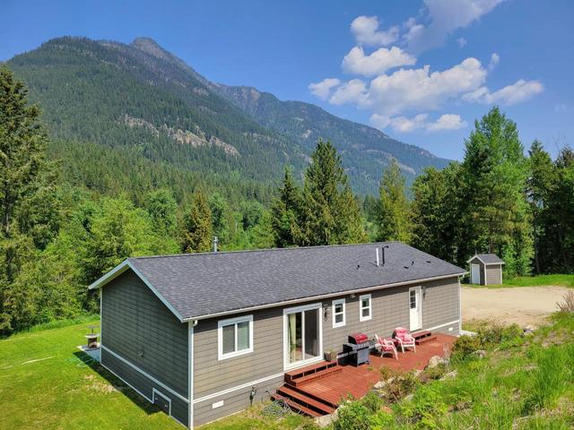 4042 Frogs Vista Drive, House detached with 3 bedrooms, 2 bathrooms and null parking in Central Kootenay H BC | Image 31