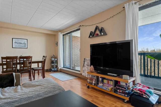 24 - 63 Conroy Cres, Condo with 3 bedrooms, 1 bathrooms and 1 parking in Guelph ON | Image 5