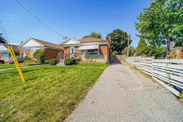 50 Mackinac Cres, House detached with 3 bedrooms, 4 bathrooms and 3 parking in Toronto ON | Image 1