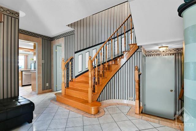 2072 Legrand Crescent, House detached with 3 bedrooms, 3 bathrooms and 6 parking in Ottawa ON | Image 14