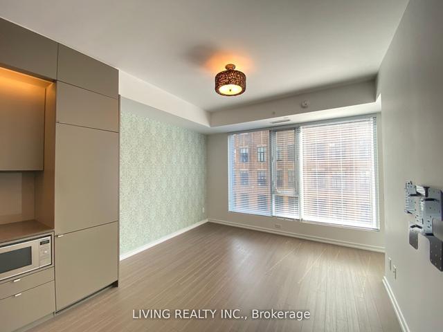 910 - 101 Peter St, Condo with 1 bedrooms, 1 bathrooms and 0 parking in Toronto ON | Image 2