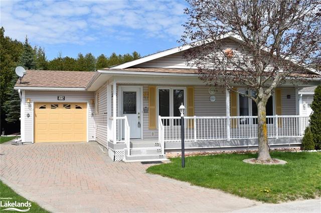 25 Pennsylvania Avenue, House detached with 2 bedrooms, 2 bathrooms and null parking in Wasaga Beach ON | Image 1