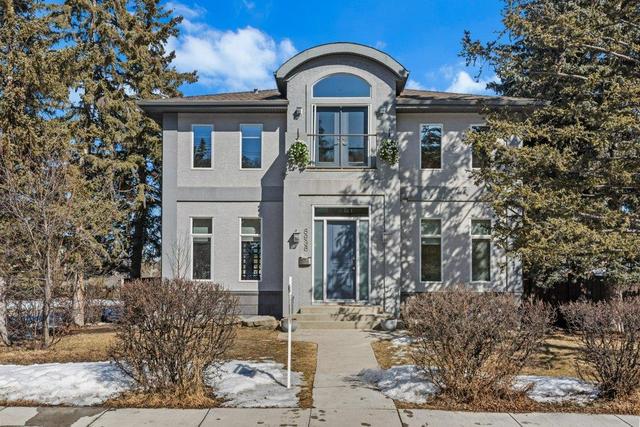 8936 33 Avenue Nw, House detached with 5 bedrooms, 3 bathrooms and 2 parking in Calgary AB | Image 1