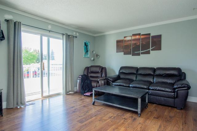 9216 108 Avenue, House detached with 3 bedrooms, 2 bathrooms and 4 parking in Grande Prairie AB | Image 5