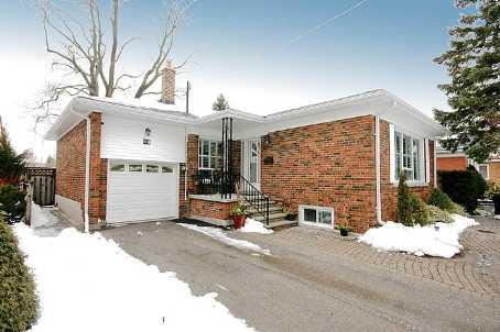 80 Lloyd Manor Rd, House detached with 3 bedrooms, 2 bathrooms and 3 parking in Toronto ON | Image 1