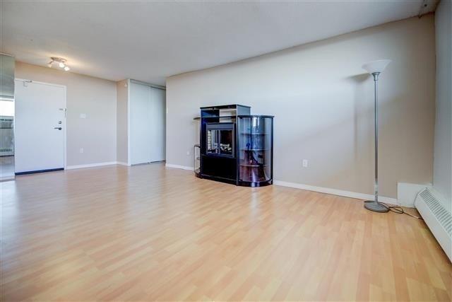 810 - 541 Blackthorn Ave, Condo with 1 bedrooms, 1 bathrooms and 1 parking in Toronto ON | Image 3