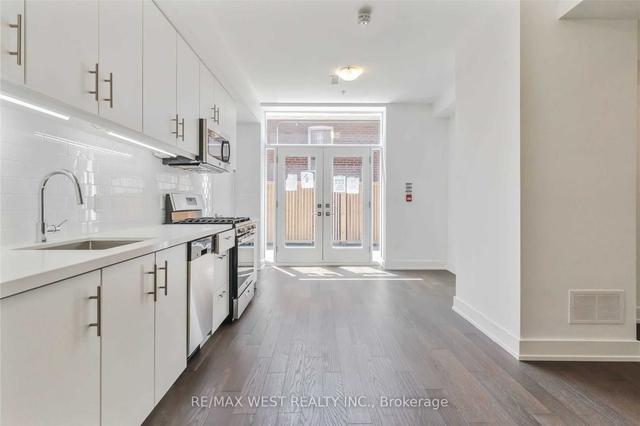 101 - 1183 Dufferin St, Townhouse with 2 bedrooms, 3 bathrooms and 1 parking in Toronto ON | Image 12