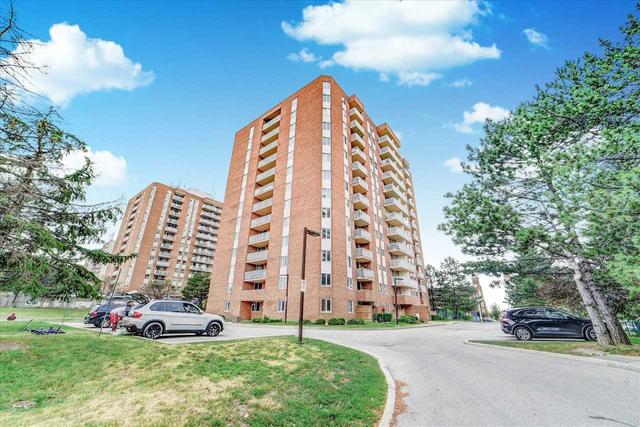 809 - 15 Sewells Rd, Condo with 2 bedrooms, 1 bathrooms and 1 parking in Toronto ON | Image 1
