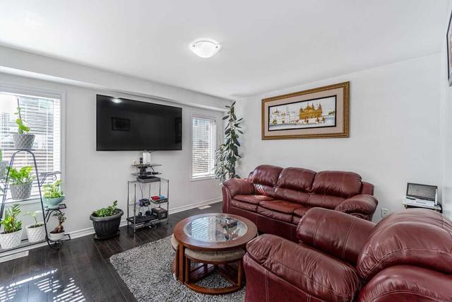 15 Bannister Cres, House detached with 3 bedrooms, 3 bathrooms and 3 parking in Brampton ON | Image 5