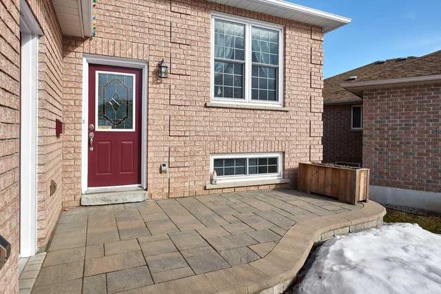 79 Chalmers Dr, House detached with 2 bedrooms, 2 bathrooms and 4 parking in Barrie ON | Image 2
