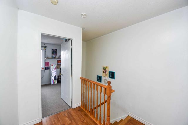 103 Chipmunk Cres, House attached with 3 bedrooms, 3 bathrooms and 2 parking in Brampton ON | Image 11