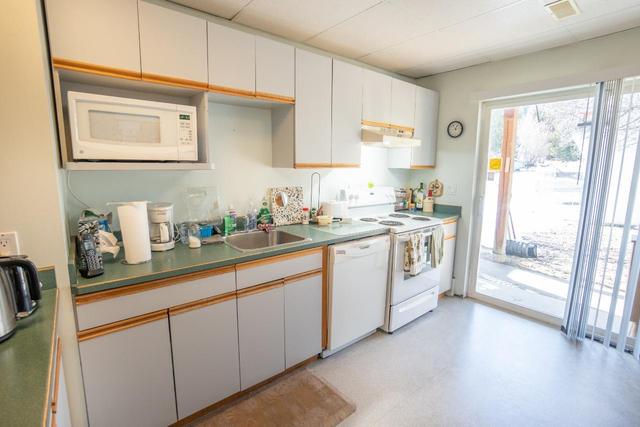 2812 Columbia Avenue, House detached with 5 bedrooms, 3 bathrooms and null parking in Castlegar BC | Image 31