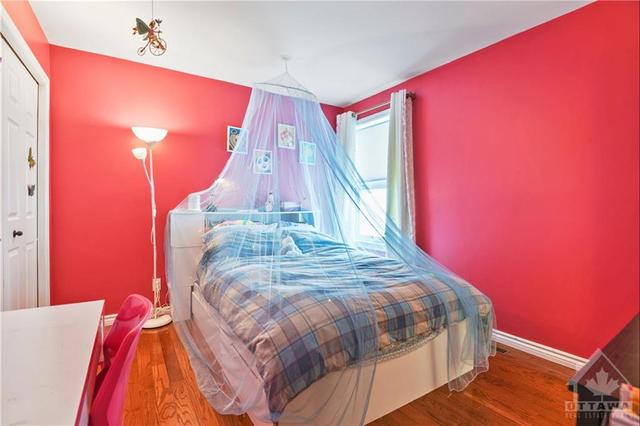 19 Adele Crescent, House detached with 4 bedrooms, 4 bathrooms and 5 parking in Ottawa ON | Image 20