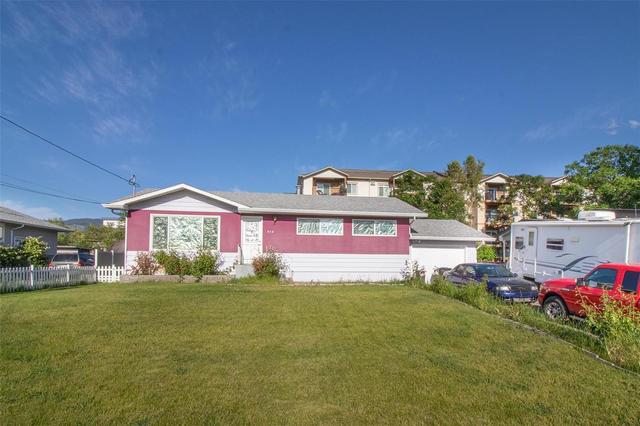 215 Barber Road, House detached with 3 bedrooms, 2 bathrooms and 5 parking in Kelowna BC | Image 1