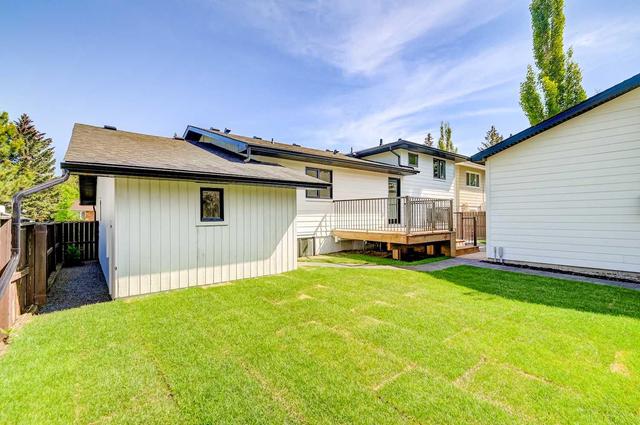 23 Hallbrook Drive Sw, House detached with 4 bedrooms, 3 bathrooms and 6 parking in Calgary AB | Image 42