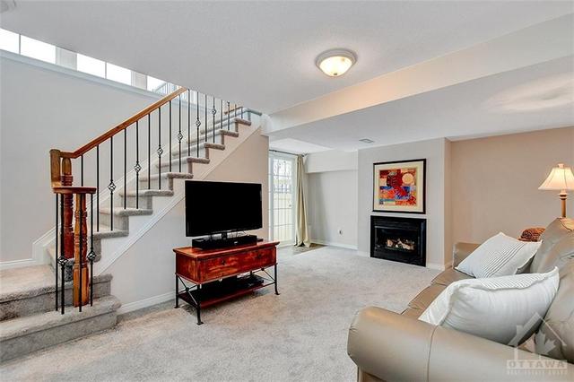 106 Hawktree Ridge, Townhouse with 3 bedrooms, 3 bathrooms and 3 parking in Ottawa ON | Image 26