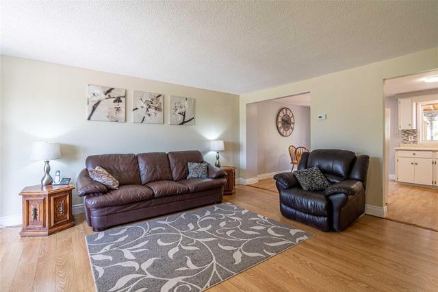 8 Lindsay Crt, House detached with 3 bedrooms, 2 bathrooms and 3 parking in Guelph ON | Image 6