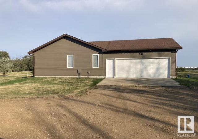 42540a Hwy 13, House detached with 2 bedrooms, 1 bathrooms and 10 parking in Flagstaff County AB | Image 2