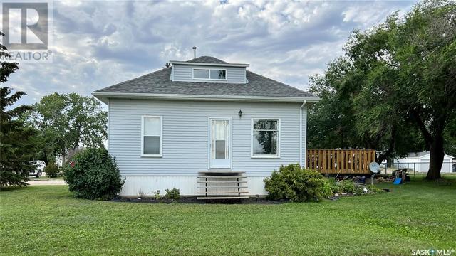 303 Stanley Street, House detached with 4 bedrooms, 2 bathrooms and null parking in Elbow SK | Image 1