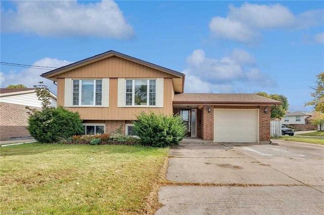 8 Allanburg Rd S, House detached with 3 bedrooms, 2 bathrooms and 7 parking in St. Catharines ON | Image 1